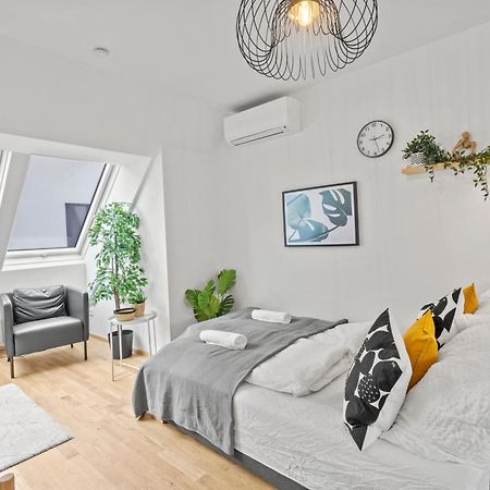 1 Min To Public Transport - 3 Min To Supermarket And Pharmacy - On-Site Parking For 19,90 Eur Виена Екстериор снимка